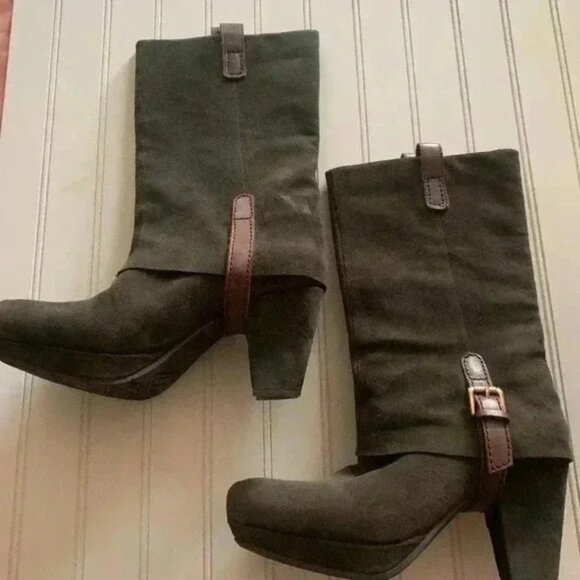 Earthies Shoes - EARTHIES “Lintz” Green Suede Boots Size 9B